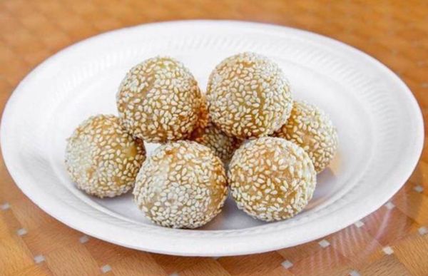 China Dragon by null