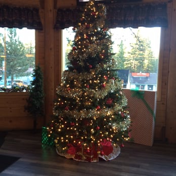 Big Bear Vacations - Christmas tree in the lobby - Vacation Rentals Near Me - Big Bear Lake, California