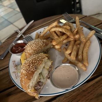 Hotel Lucine - Burger and fries - Coffee & Tea Near Me - Galveston, Texas