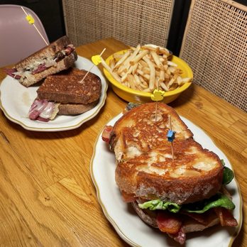 Sally Ann’s - Cafes Near Me - Pittsburgh, Pennsylvania