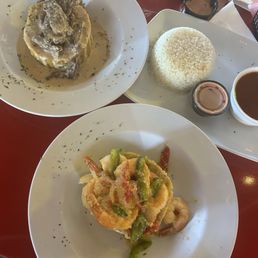 Mofongo de churrasco, mofongo de camarones, arroz con habichuelas