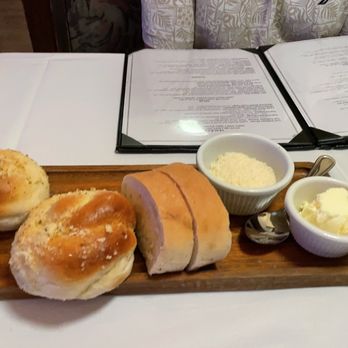 Giovanni's Restaurant - Complimentary garlic knots and bread - Italian Near Me - Munster, Indiana