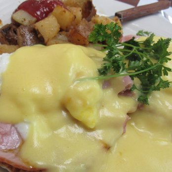 The Oasis Cafe - Tom's  'Gool Ol Benny'. Very good and enough hollandaise sauce to compliment the dish. - New American Near Me - Ocala, Florida