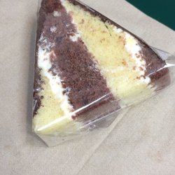 Maxim's Bakery