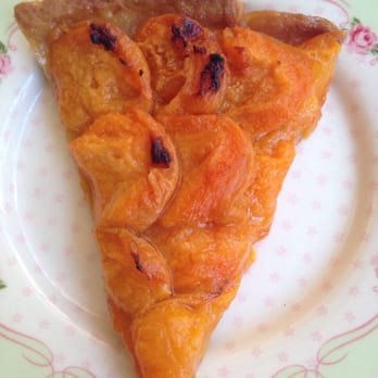 La Dinette - Tarte aux abricots - French Near Me - Tours, 37 La Dinette - Tarte aux abricots - French Near Me - Tours, 37