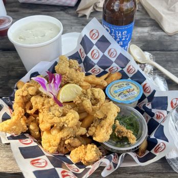 Shannon's Unshelled - Clam basket with seaweed salad - Seafood Near Me - Boothbay, Maine Shannon's Unshelled - Clam basket with seaweed salad - Seafood Near Me - Boothbay, Maine