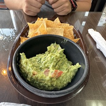 Pupuseria Restaurant Cuscatleco - Guacamole and Chips - Caribbean Near Me - Chicago, Illinois