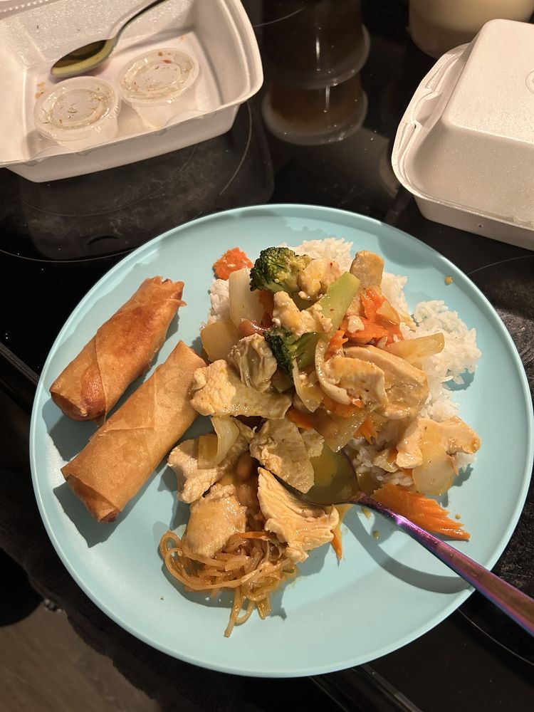 Pon's Thai Cuisine Logo