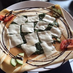 Crêpes Café - Palatschinken mit Spinat und Mozzarella