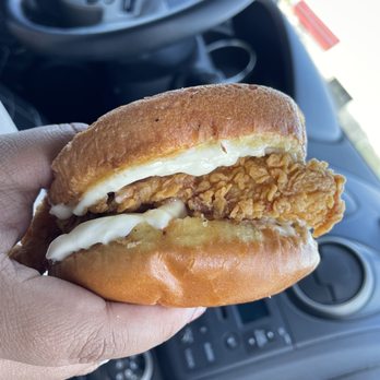 Popeyes Louisiana Kitchen - Chicken Sandwich - Fast Food Near Me - Chesapeake, Virginia