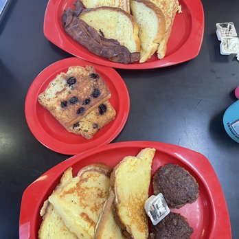 Eclectic Diner & Sweeterie - Brioche French toast  Blueberry Zucchini bread - American Near Me - Delaware, Ohio