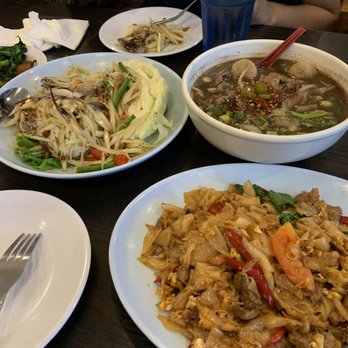 Ruen Pair - Papaya Salad w/ Raw Crab Thai Boat Noodle Pad Kee Mao 8.28.22 - Thai Near Me - Los Angeles, California Ruen Pair - Papaya Salad w/ Raw Crab Thai Boat Noodle Pad Kee Mao 8.28.22 - Thai Near Me - Los Angeles, California