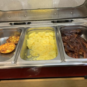 Hampton Inn Clinton - Scrambled eggs, bacon, and English muffin with egg and cheese on it . - Hotels Near Me - Clinton, Oklahoma