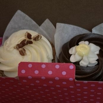 Smallcakes - Two gorgeous cupcakes that tasted as good as they looked! - Cupcakes Near Me - Newport News, Virginia Smallcakes - Two gorgeous cupcakes that tasted as good as they looked! - Cupcakes Near Me - Newport News, Virginia