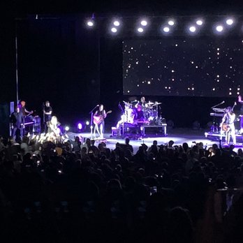 Meridian Hall - Avril Lavigne performing Here's To Never Growing Up - Performing Arts Near Me - Toronto, Ontario Meridian Hall - Avril Lavigne performing Here's To Never Growing Up - Performing Arts Near Me - Toronto, Ontario