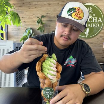 Matcha Cafe Maiko - Bubble Egg Waffle and Soft Serve matcha and strawberry Ice Cream - Ice Cream & Frozen Yogurt Near Me - Escondido, California