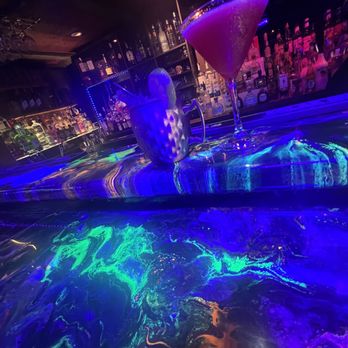 Shab O Rooz - a cocktail on the bar - Lounges Near Me - Vaughan, Ontario