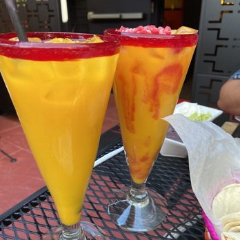 NRebozo - Mango margarita & mango strawberry margarita - Mexican Near Me - Forest Park, Illinois