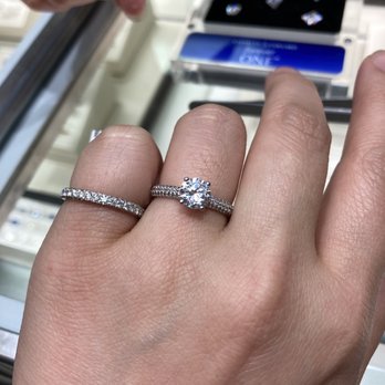 Or Diamond - Just looking! And learning about moissanite vs diamonds - Jewelry Near Me - San Jose, California Or Diamond - Just looking! And learning about moissanite vs diamonds - Jewelry Near Me - San Jose, California