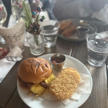 Magic Hour Rooftop Bar & Lounge - Lounges Near Me - New York, New York