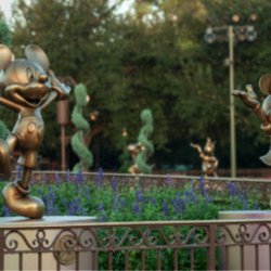 Magic Kingdom Park - The World's Most Magical Celebration - Fab 50 Statues - Mickey and Minnie