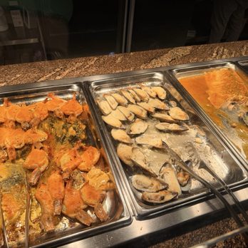 100s Seafood Grill Buffet - Seafood selection....crab legs were by the salad - Buffets Near Me - San Diego, California
