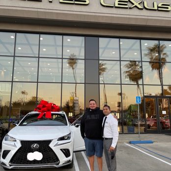 Keyes Lexus - Car Dealers Near Me - Van Nuys, California