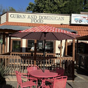 El Cubano - Patio seating - Cuban Near Me - Saint Paul, Minnesota