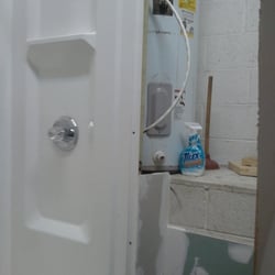 Daro's Extreme Fitness - Shower.....