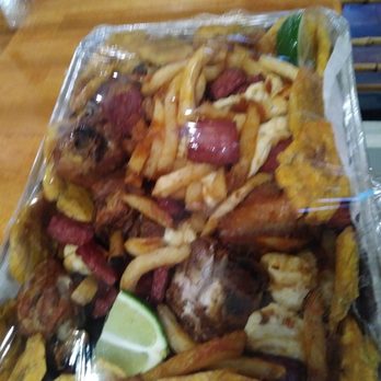 Mofongo Cafe - Salami, fried cheese, fried chicken and tostones (fried platines) - Dominican Near Me - Nashville, Tennessee
