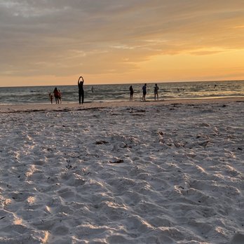 Siesta Key Beach - Sunset white sands - Beaches Near Me - Sarasota, Florida Siesta Key Beach - Sunset white sands - Beaches Near Me - Sarasota, Florida