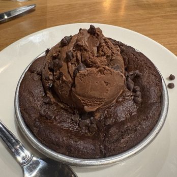 BJ's Restaurant & Brewhouse - Triple Chocolate Pizookie Made With Ghirardelli - Breweries Near Me - Tucson, Arizona