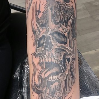 ProFound ink - Skull and raven - Tattoo Near Me - Lancaster, California