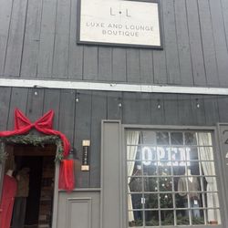 Luxe and Lounge Boutique - Storefront during the holidays.