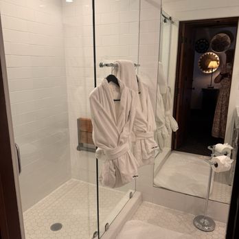 Rancho Caymus Inn - Robes and bathroom - Hotels Near Me - Rutherford, California Rancho Caymus Inn - Robes and bathroom - Hotels Near Me - Rutherford, California