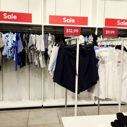 H&M