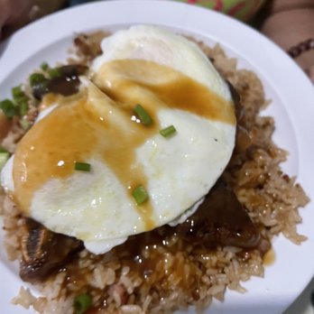 808 Grindz Cafe - Shortrib moco - Cafes Near Me - Lahaina, Hawaii