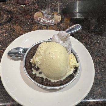 BJ's Restaurant & Brewhouse - New American Near Me - Houston, Texas