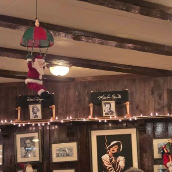 Burbank Smokehouse - Decor - Steakhouses Near Me - Burbank, California Burbank Smokehouse - Decor - Steakhouses Near Me - Burbank, California