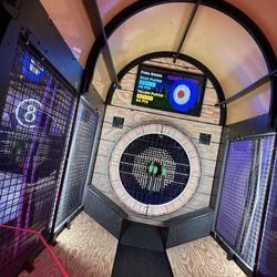 Slingshot Social Game Club - Arcade Game, Axe throwing