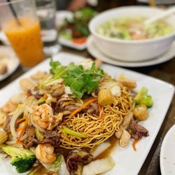 Sunflower Vietnamese Cuisine - Mì Xào Don - Crispy Egg Noodles