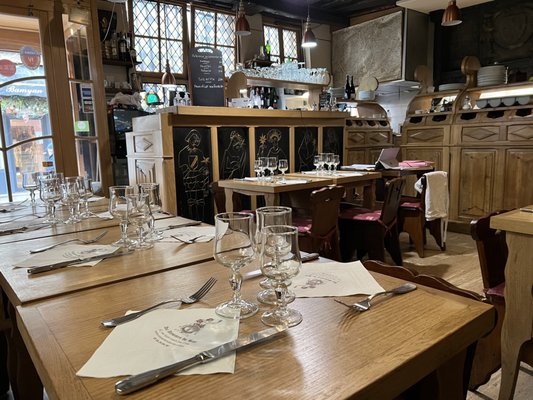 Aux Anysetiers du Roy by null