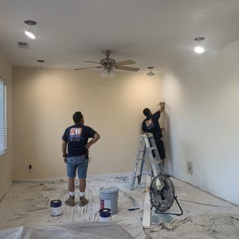 RK Construction - Inside master bedroom where RK Construction will install crown moulding & paint - General Contractors Near Me