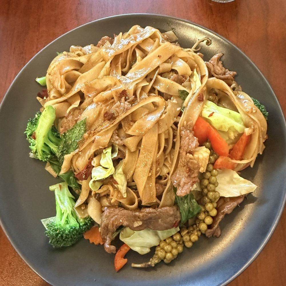 Pad Kee Mao (Drunken Noodle) with beef