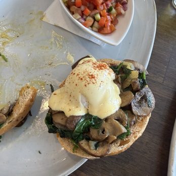 Café Alma - Sun-dried tomato Benedict - Breakfast & Brunch Near Me - Cincinnati, Ohio