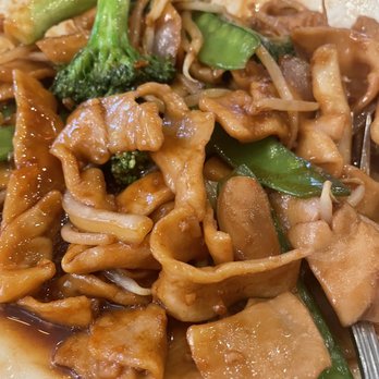 Dumpling Inn - Vegetable Chow Mein, with the homemade flat noodles - Chinese Near Me - San Diego, California