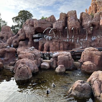 Big Thunder Mountain Railroad - Outside line view IG: @ammysalamii - Amusement Parks Near Me - Anaheim, California