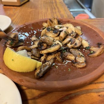 Casa Toni - Champinones - Tapas/Small Plates Near Me - Madrid, M