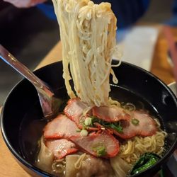 Sen Noodle Bar - BA MEE GIOW MUU DANG (bbq pork and wonton soup)
