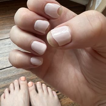 FOXI Nails & Spa - Sad gel polish after 1 week, my thumb has lost all polish now - Nail Salons Near Me - Saint Peter, Missouri